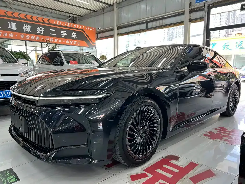 Toyota Crown (Import) — фото 1