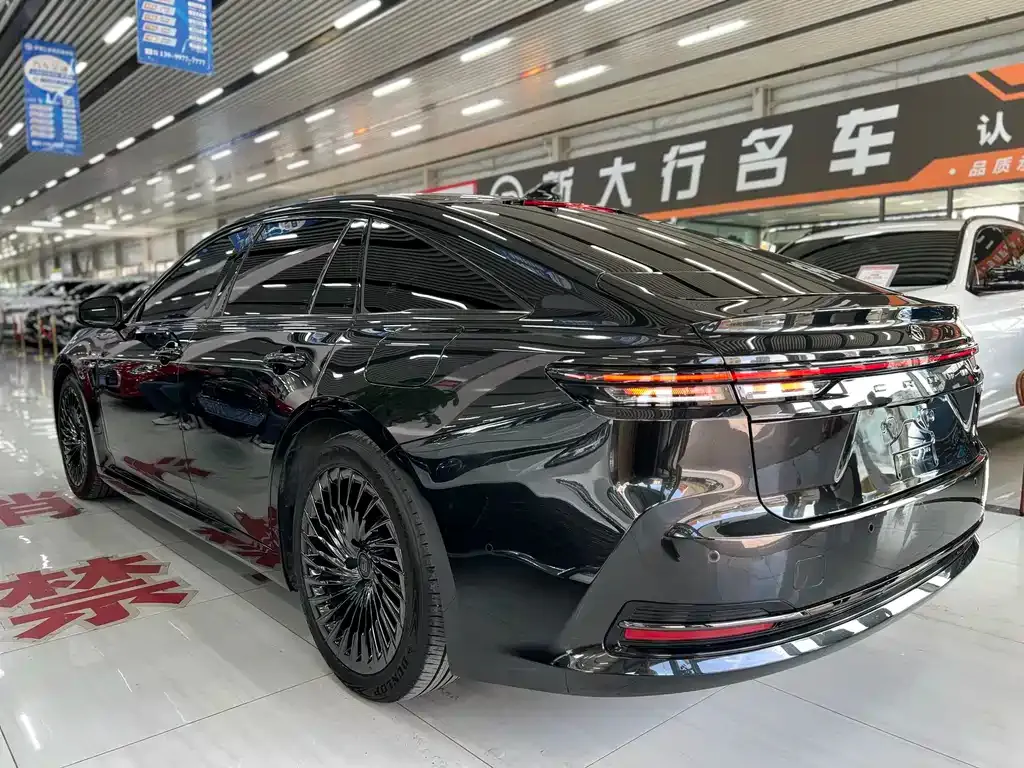 Toyota Crown (Import) — фото 6