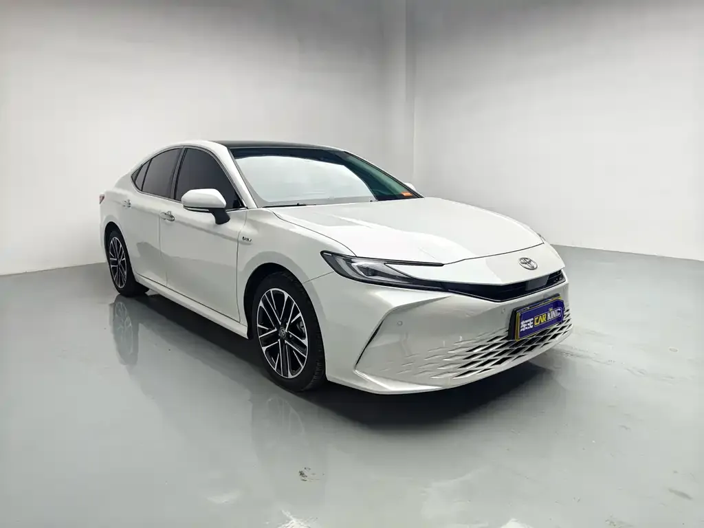 Toyota Camry — фото 5