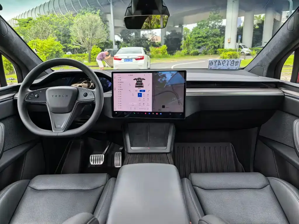 Tesla Model X — фото 2