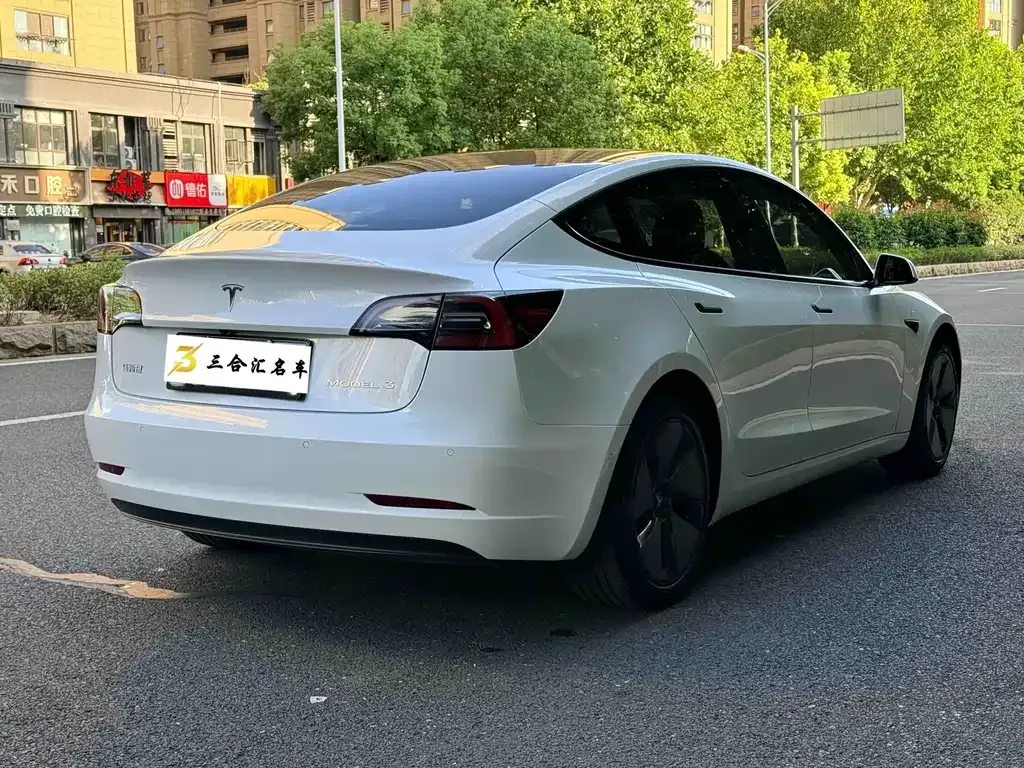 Tesla Model 3 — фото 9