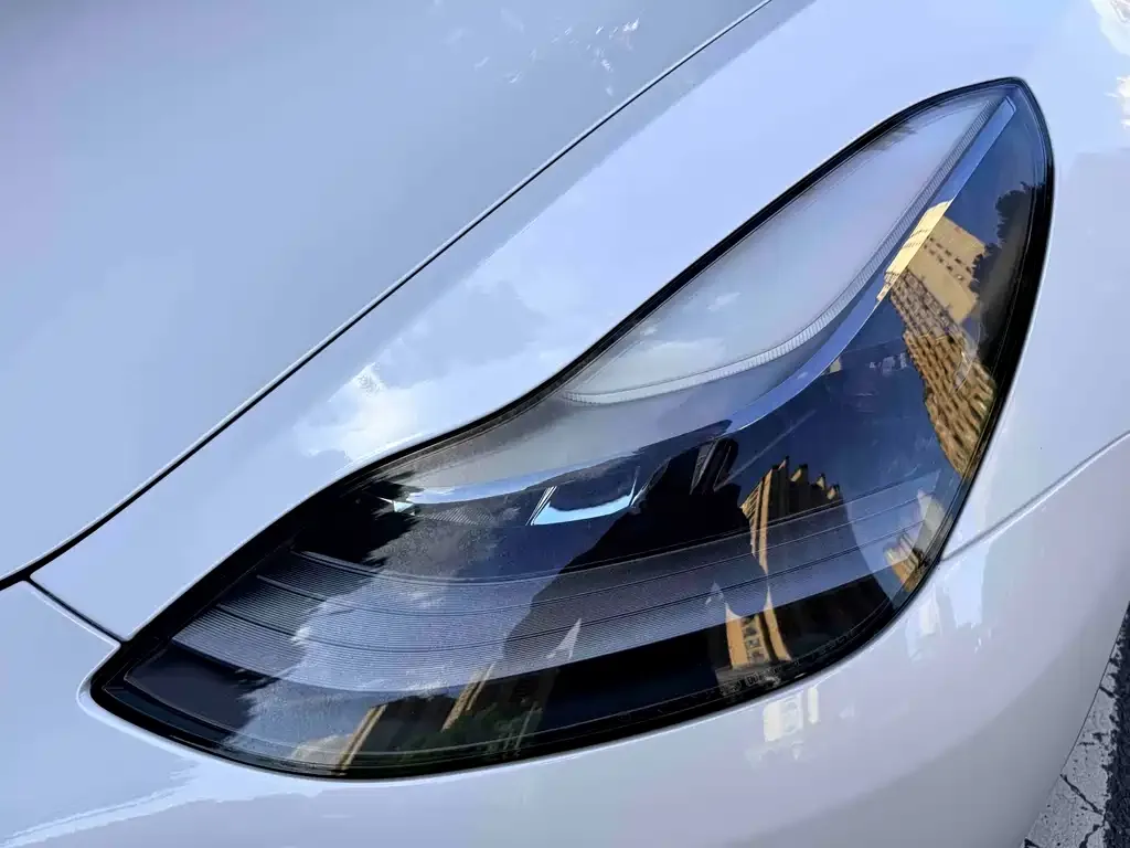 Tesla Model 3 — фото 3