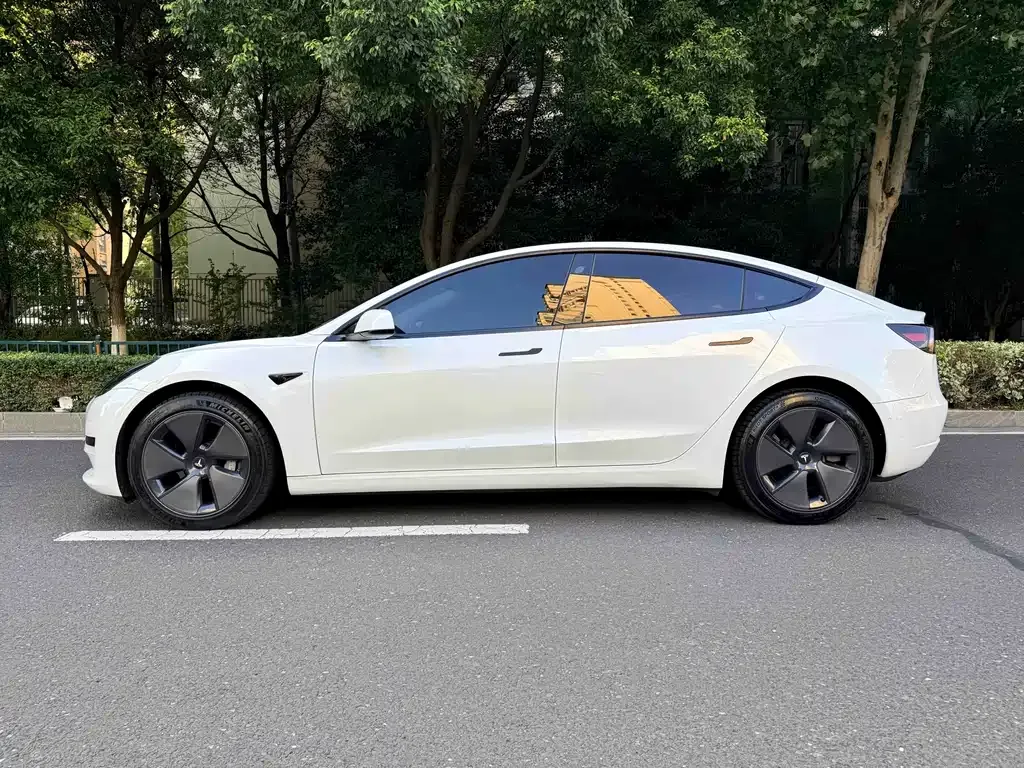 Tesla Model 3 — фото 7