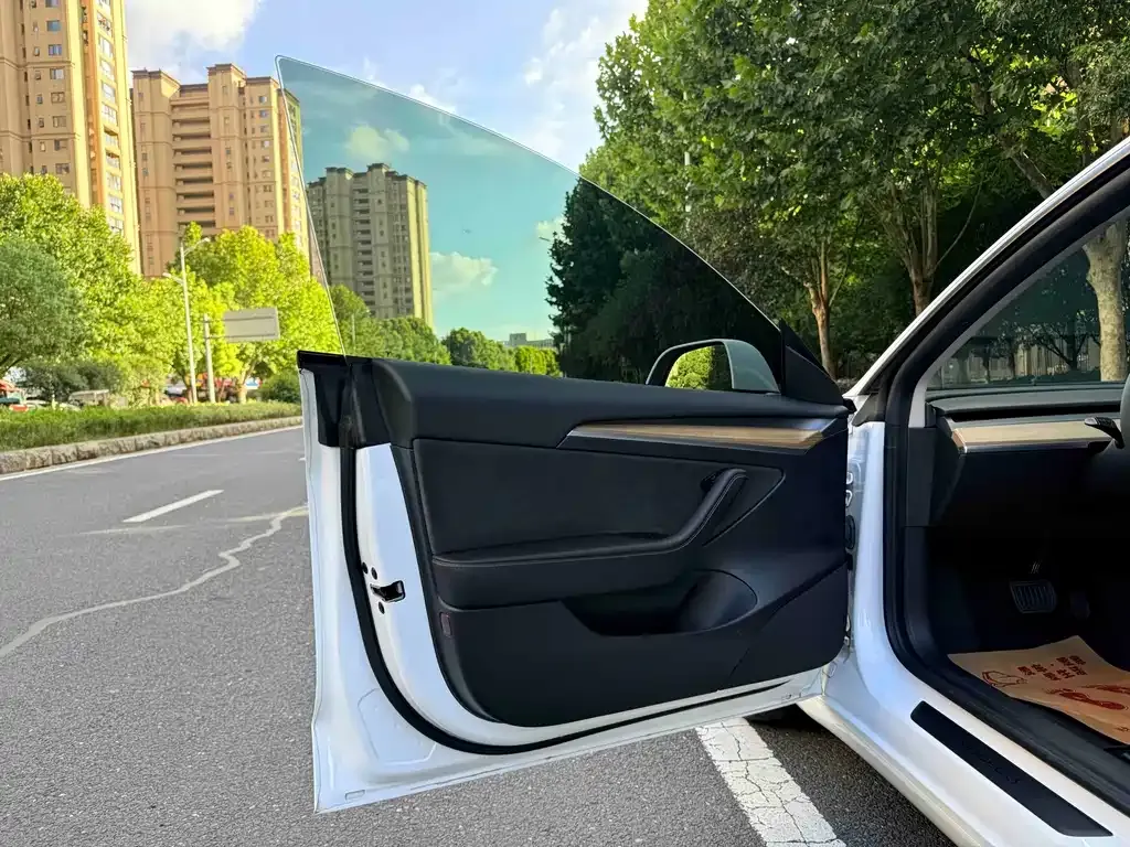 Tesla Model 3 — фото 6