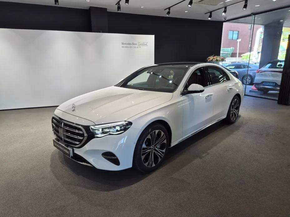 Mercedes-Benz E-Class — фото 1