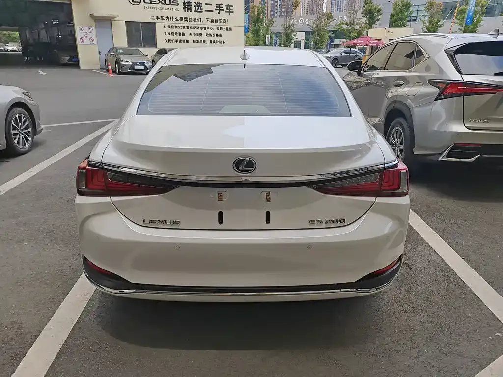 Lexus ES — фото 10