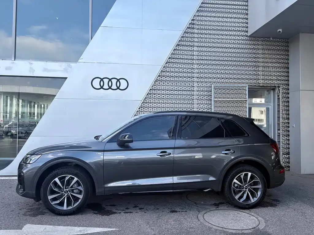 Audi Q5L — фото 7