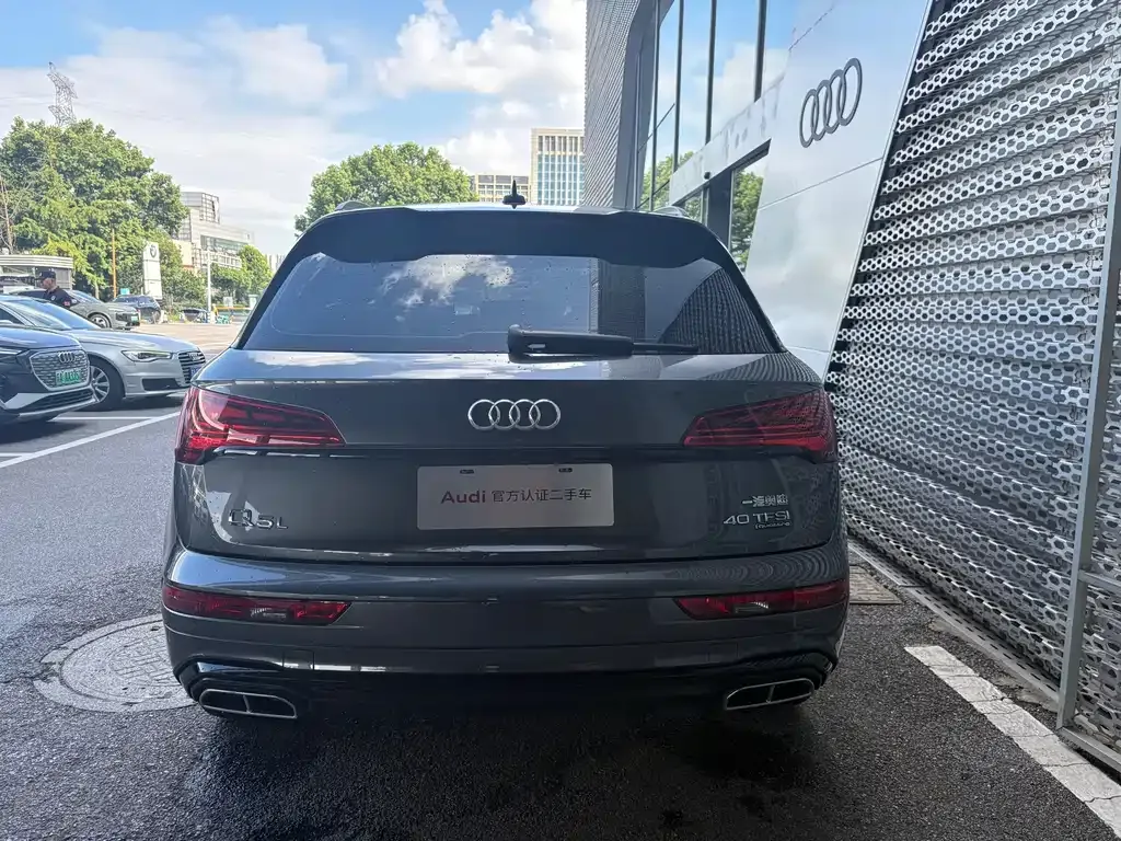 Audi Q5L — фото 10