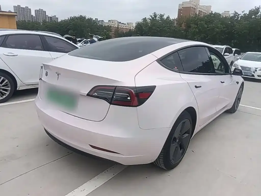 Tesla Model 3 — фото 4
