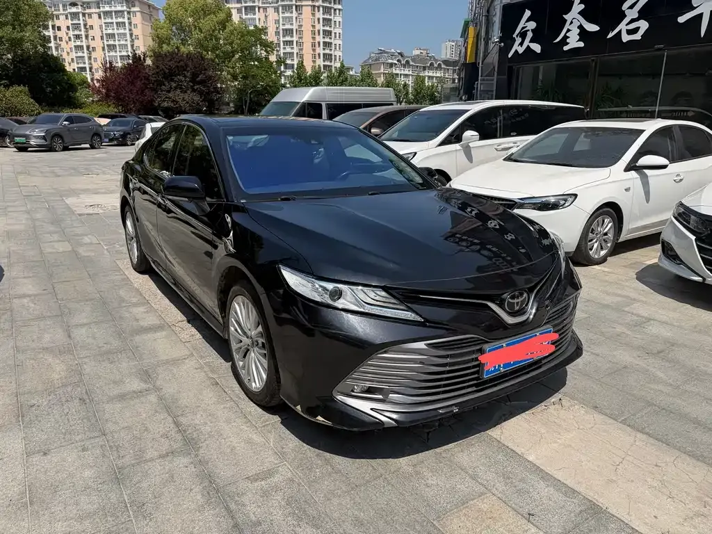 Toyota Camry — фото 10
