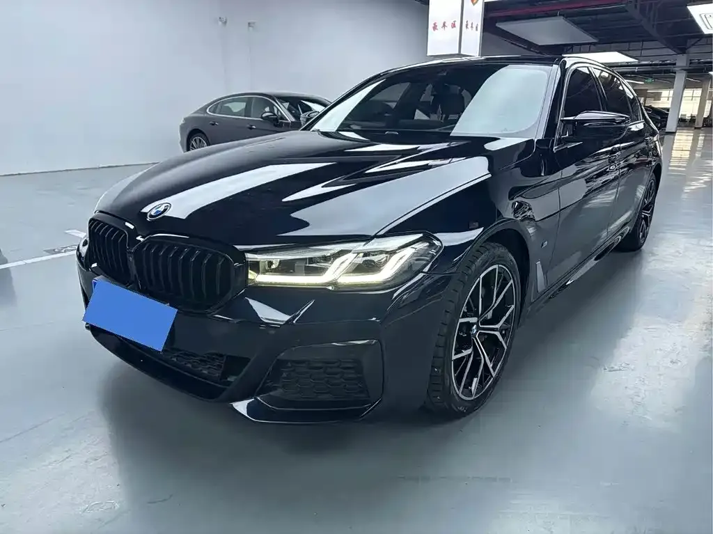 BMW 5 Series — фото 1