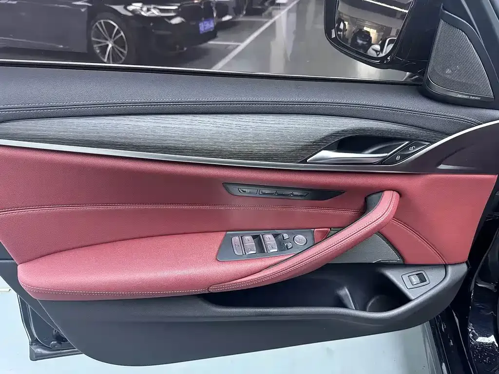 BMW 5 Series — фото 10