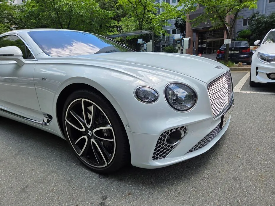 Bentley Continental — фото 1