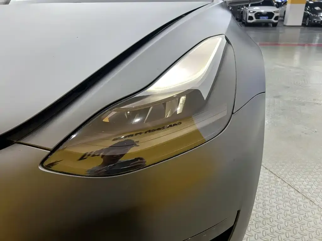 Tesla Model 3 — фото 7