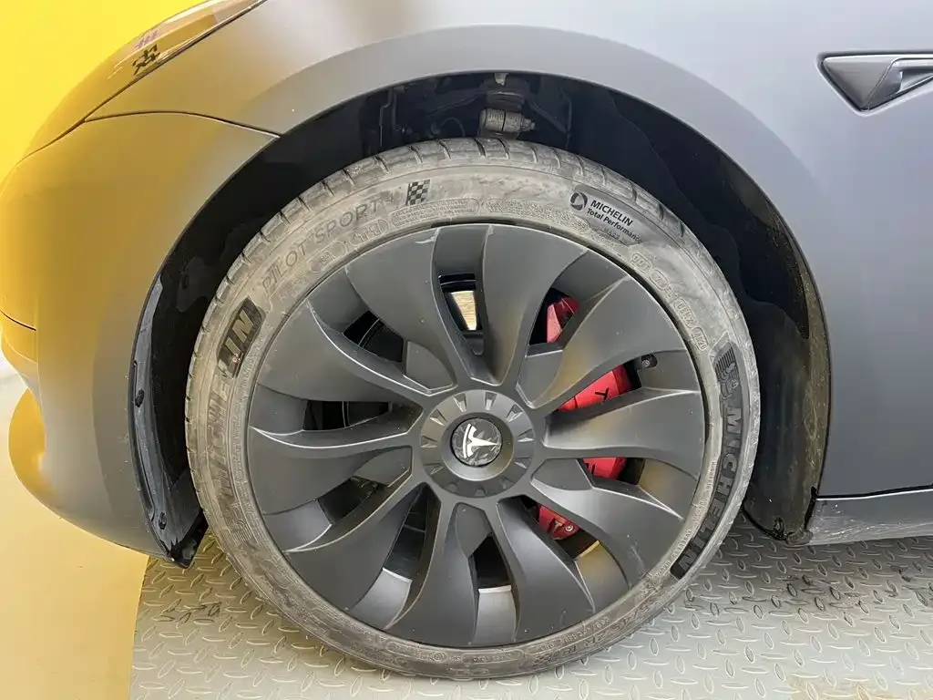 Tesla Model 3 — фото 10