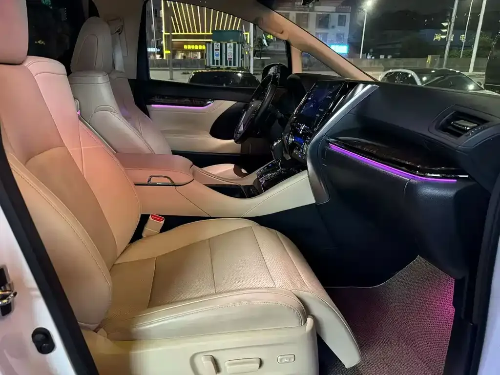 Toyota Alphard — фото 6