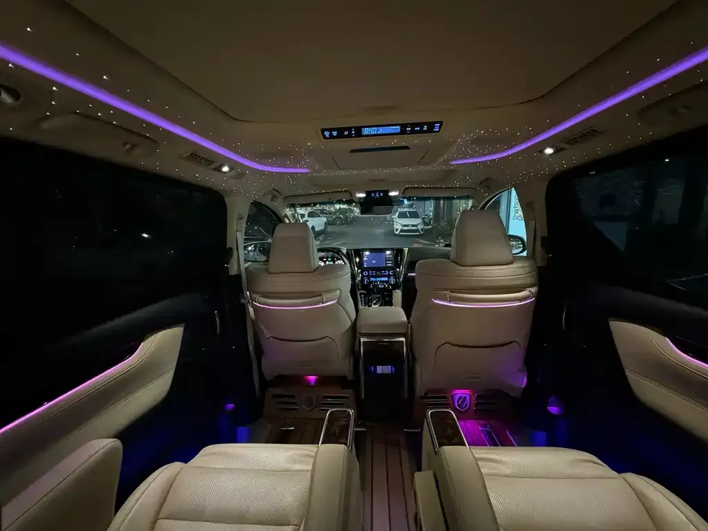 Toyota Alphard — фото 7