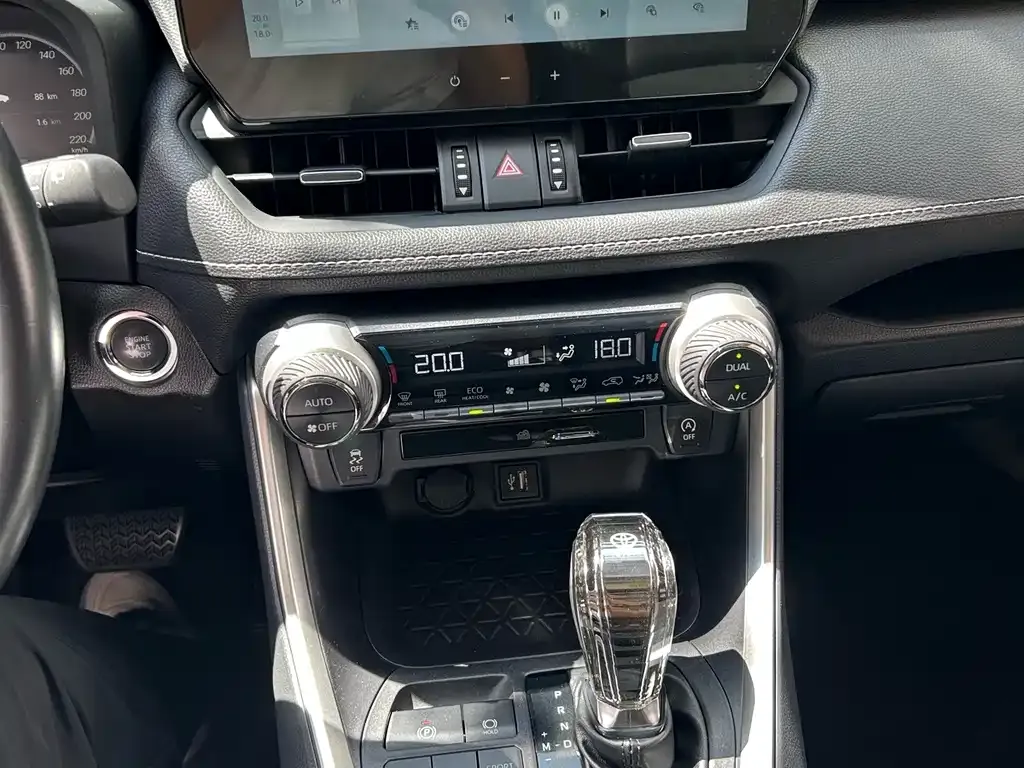 Toyota Wildlander — фото 10