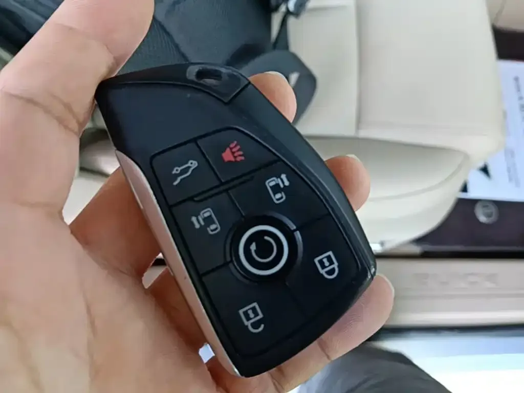 Buick GL8 Hybrid — фото 3
