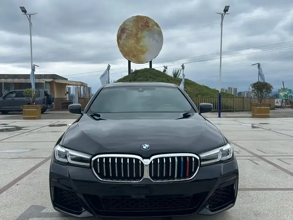 BMW 5 Series — фото 1