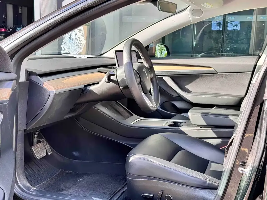 Tesla Model 3 — фото 4
