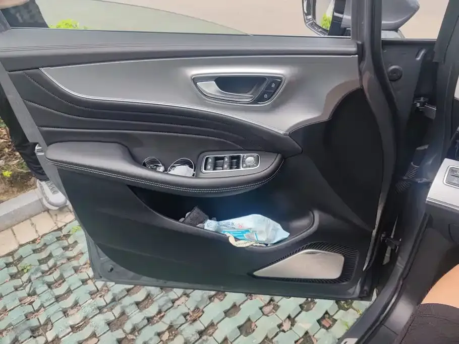 Roewe iMAX8 — фото 9