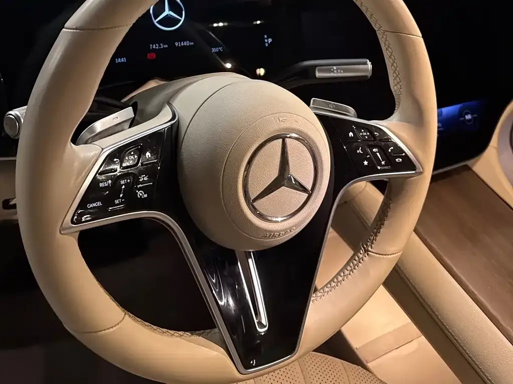 Mercedes-Benz EQS — фото 10