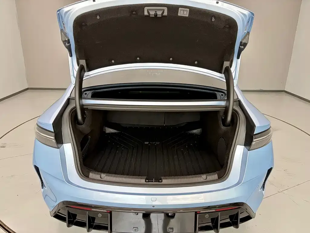 BYD Seal — фото 9