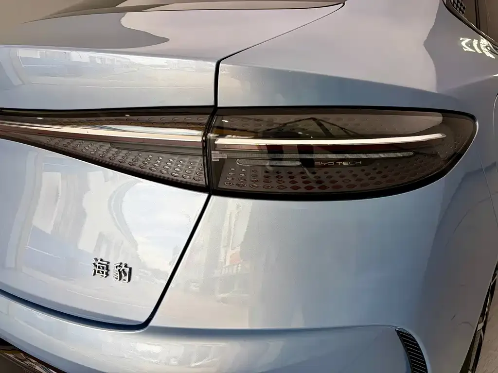 BYD Seal — фото 10