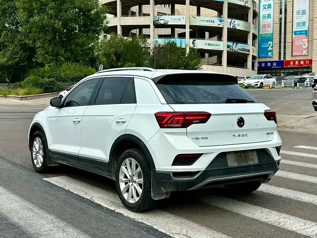 Volkswagen T-Roc — фото 10