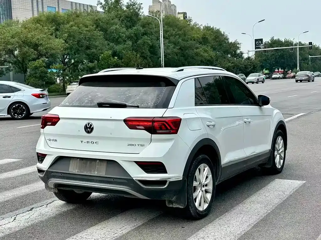 Volkswagen T-Roc — фото 9