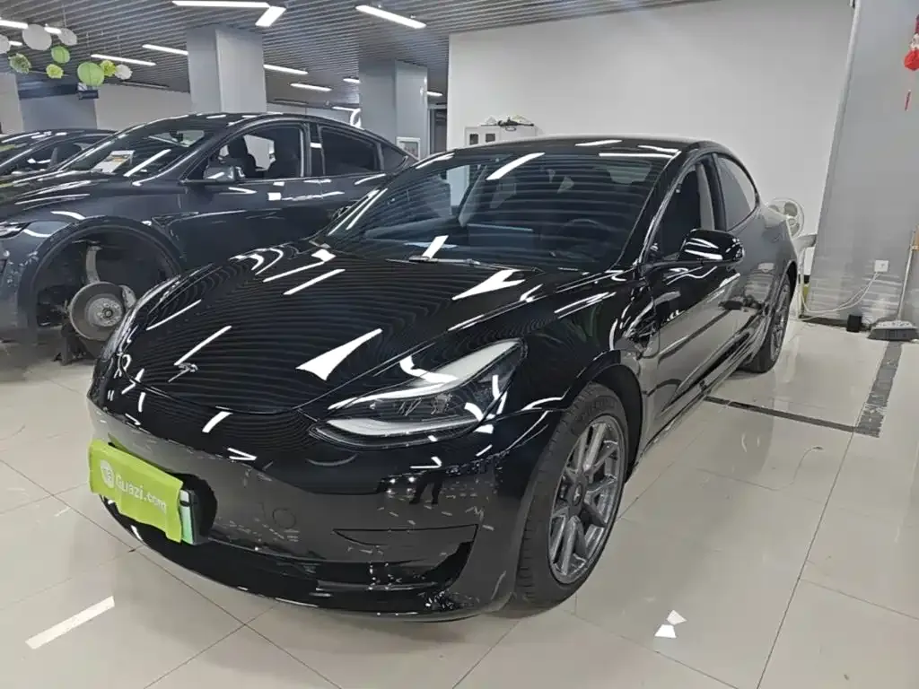 Tesla Model 3 — фото 1