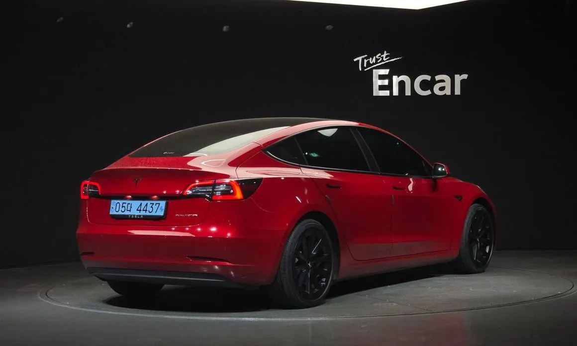 Tesla Model 3 — фото 5