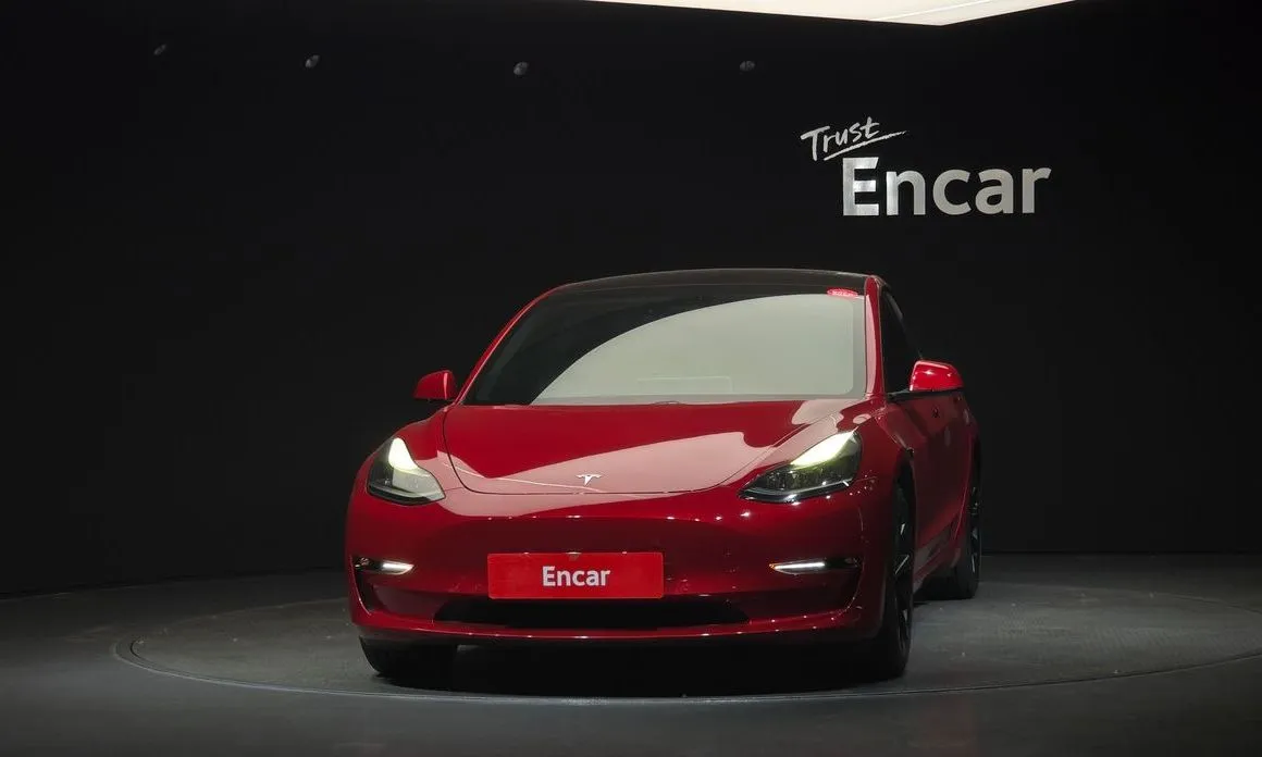 Tesla Model 3 — фото 6