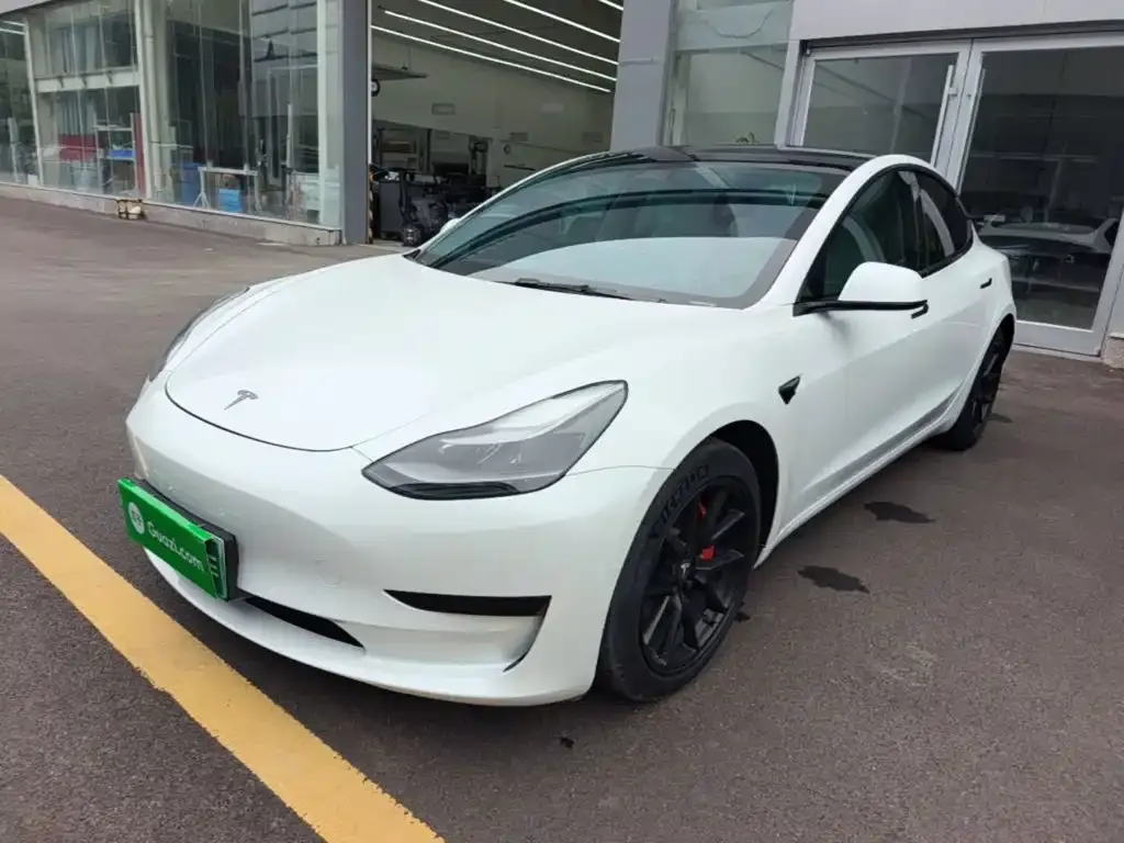 Tesla Model 3 — фото 1