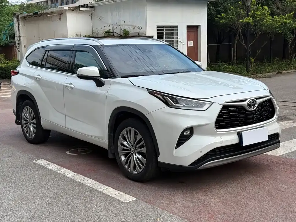 Toyota Highlander — фото 10