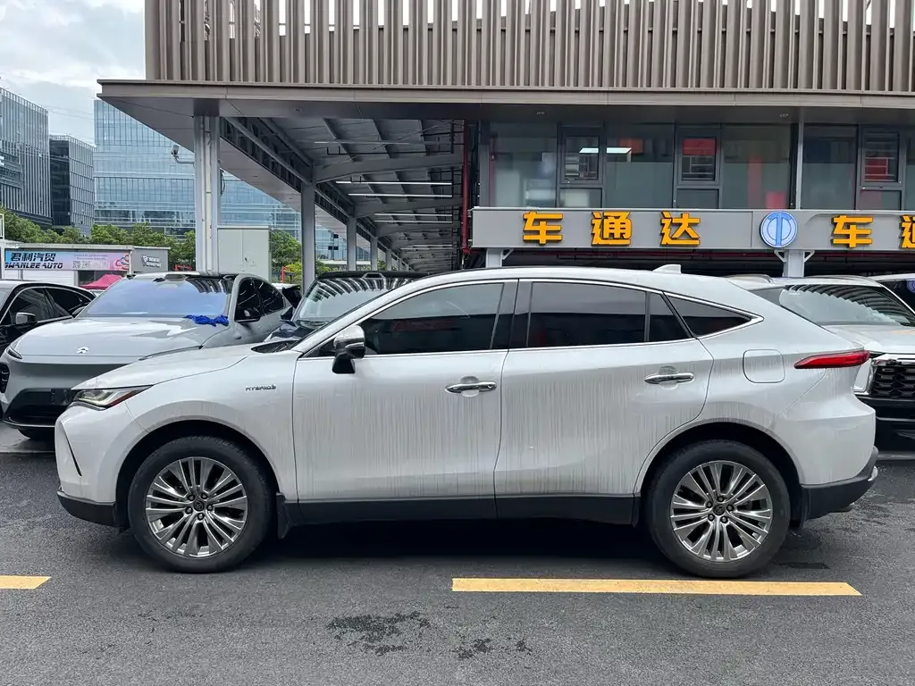 Toyota Harrier — фото 2