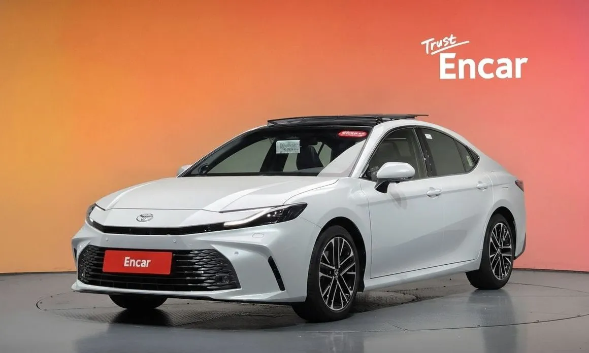 Toyota Camry 2.5 XLE Premium Hybrid