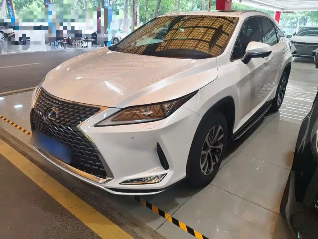 Lexus RX — фото 1