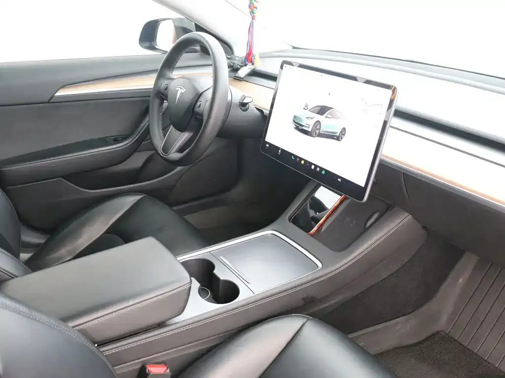 Tesla Model 3 — фото 7