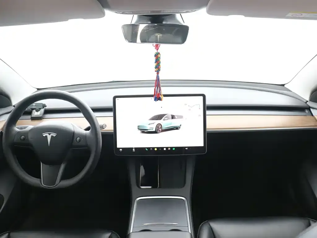 Tesla Model 3 — фото 2