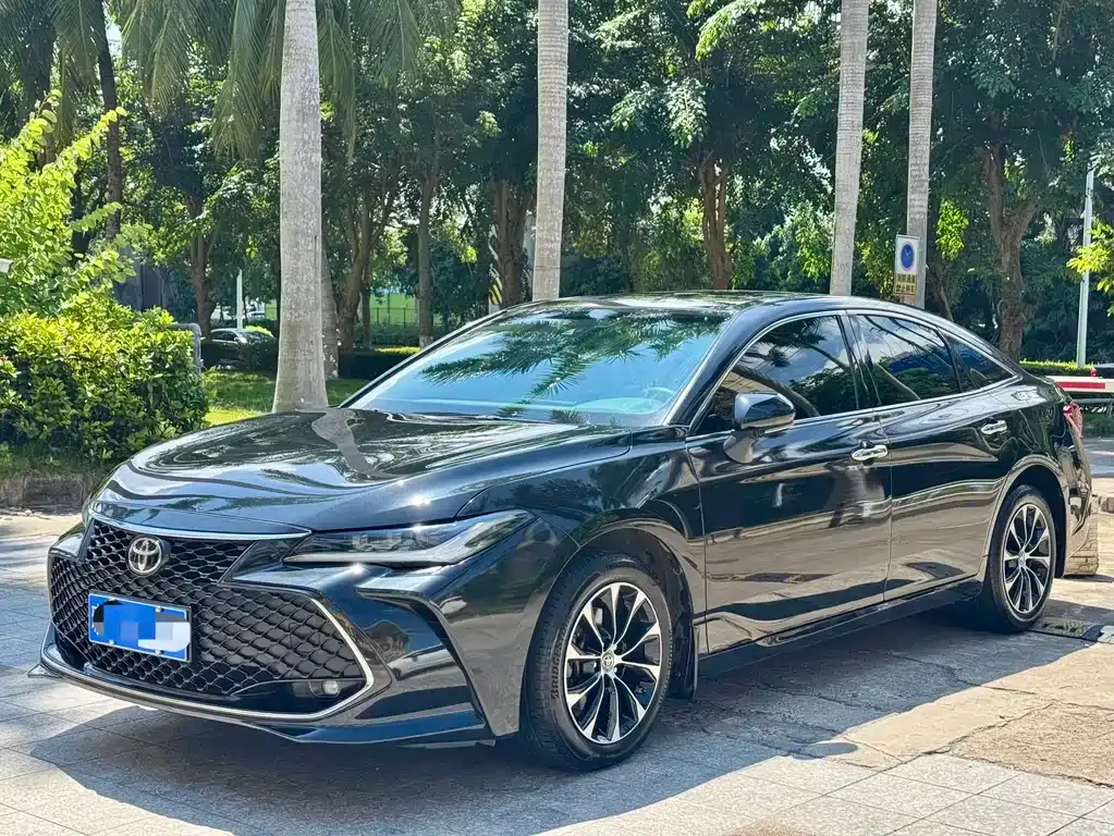 Toyota Avalon — фото 1