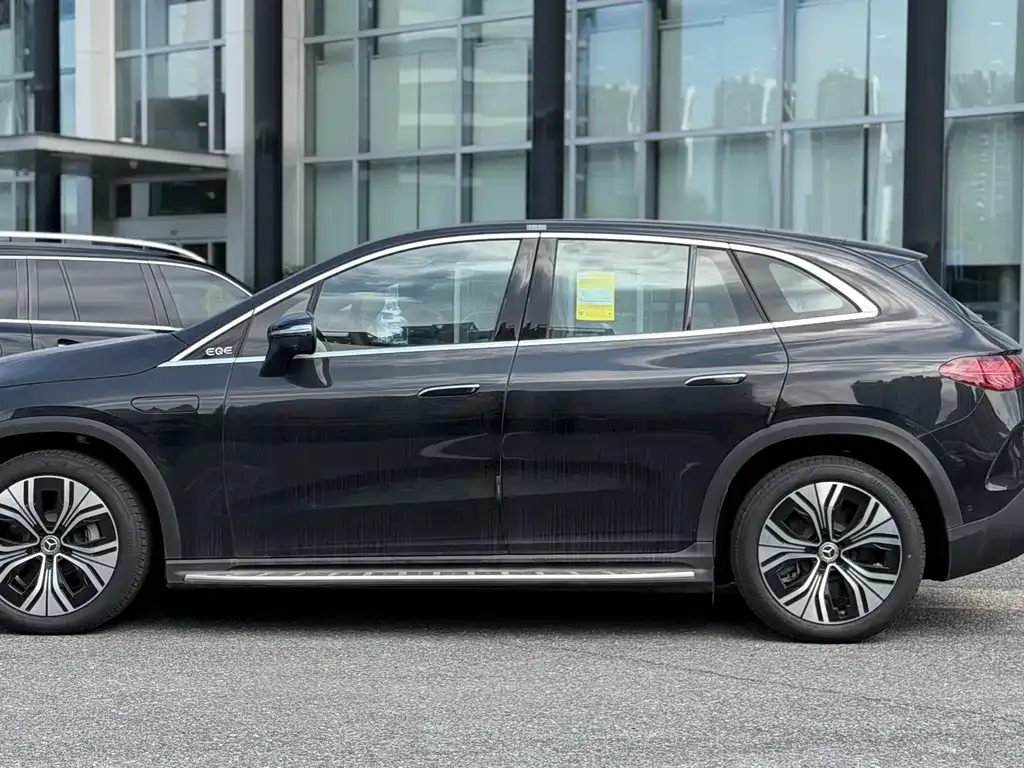 Mercedes-Benz EQE SUV — фото 3