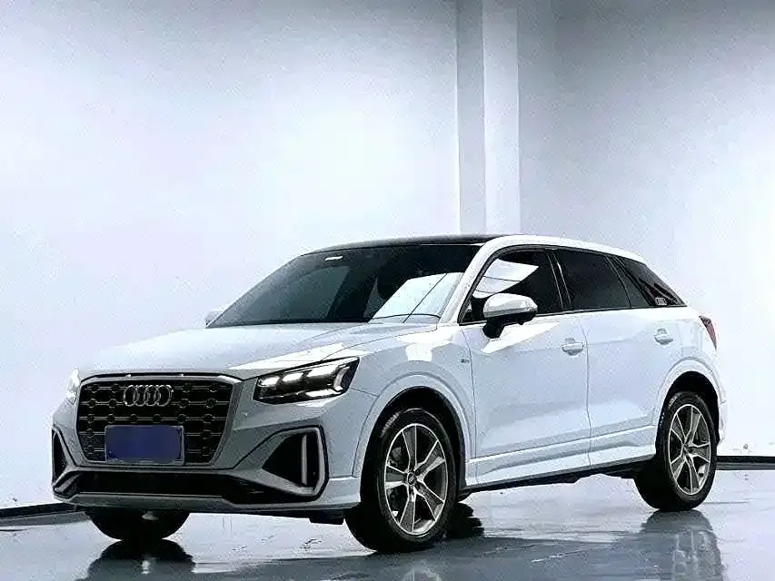 Audi Q2L — фото 1