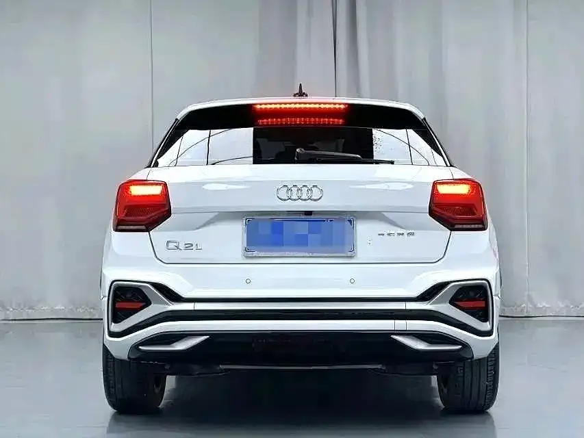 Audi Q2L — фото 2