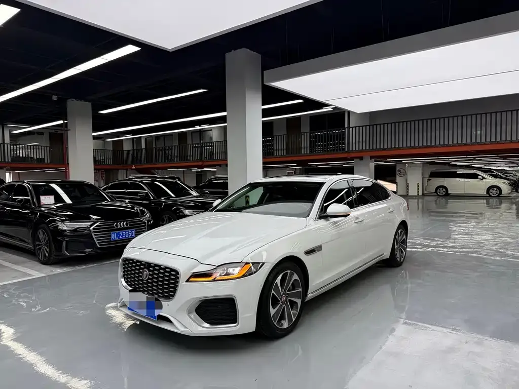Jaguar XFL — фото 1