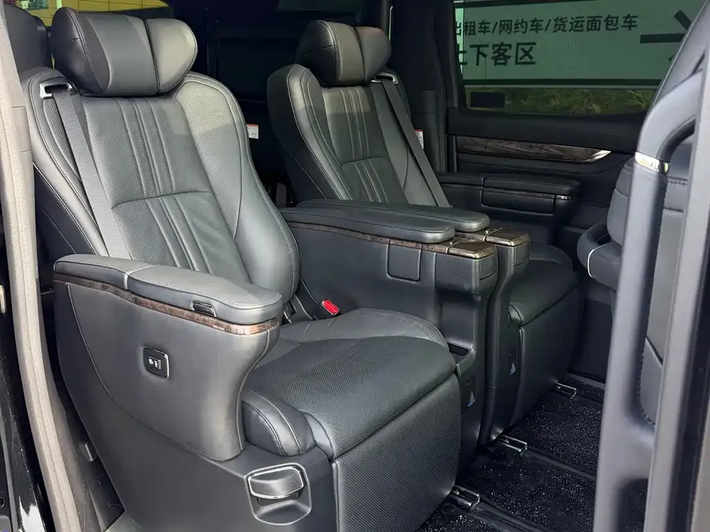 Toyota Vellfire — фото 6
