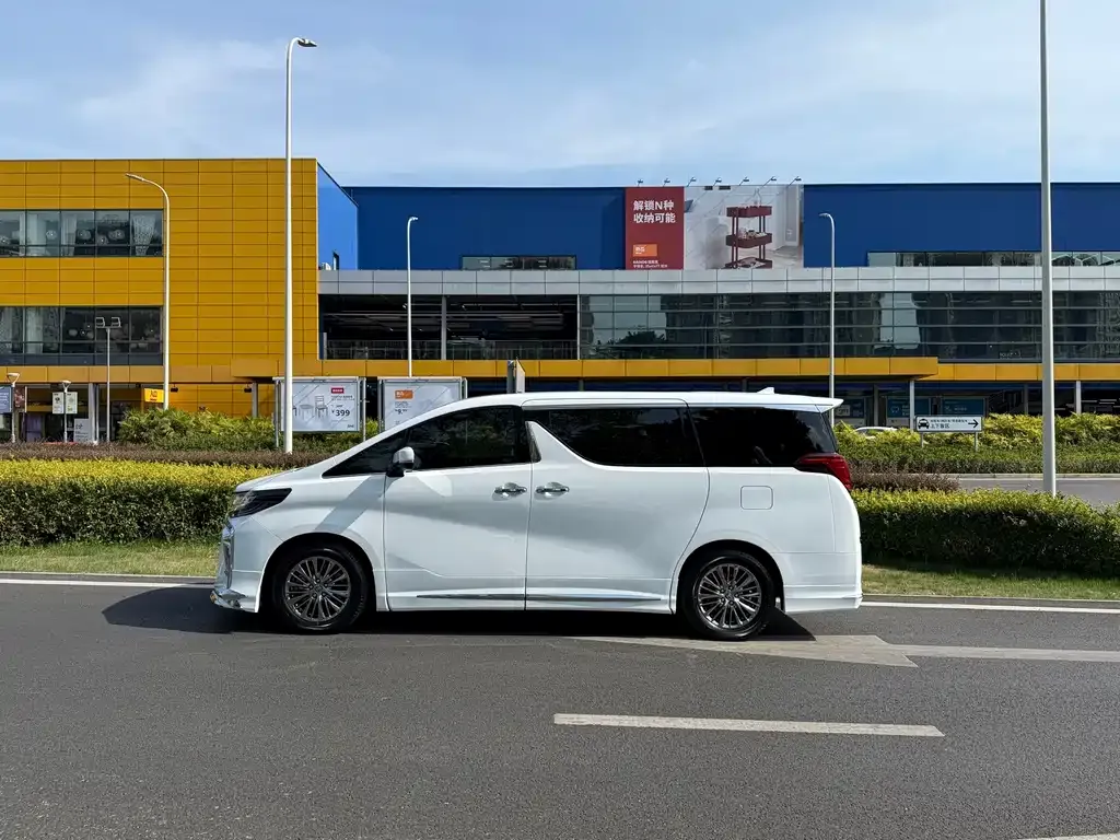 Toyota Vellfire — фото 2