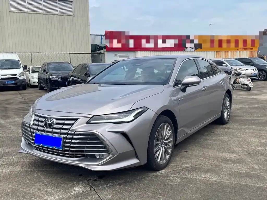 Toyota Avalon — фото 1