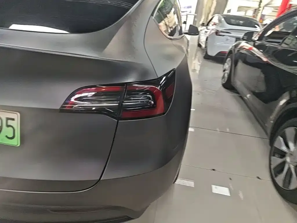 Tesla Model Y — фото 5